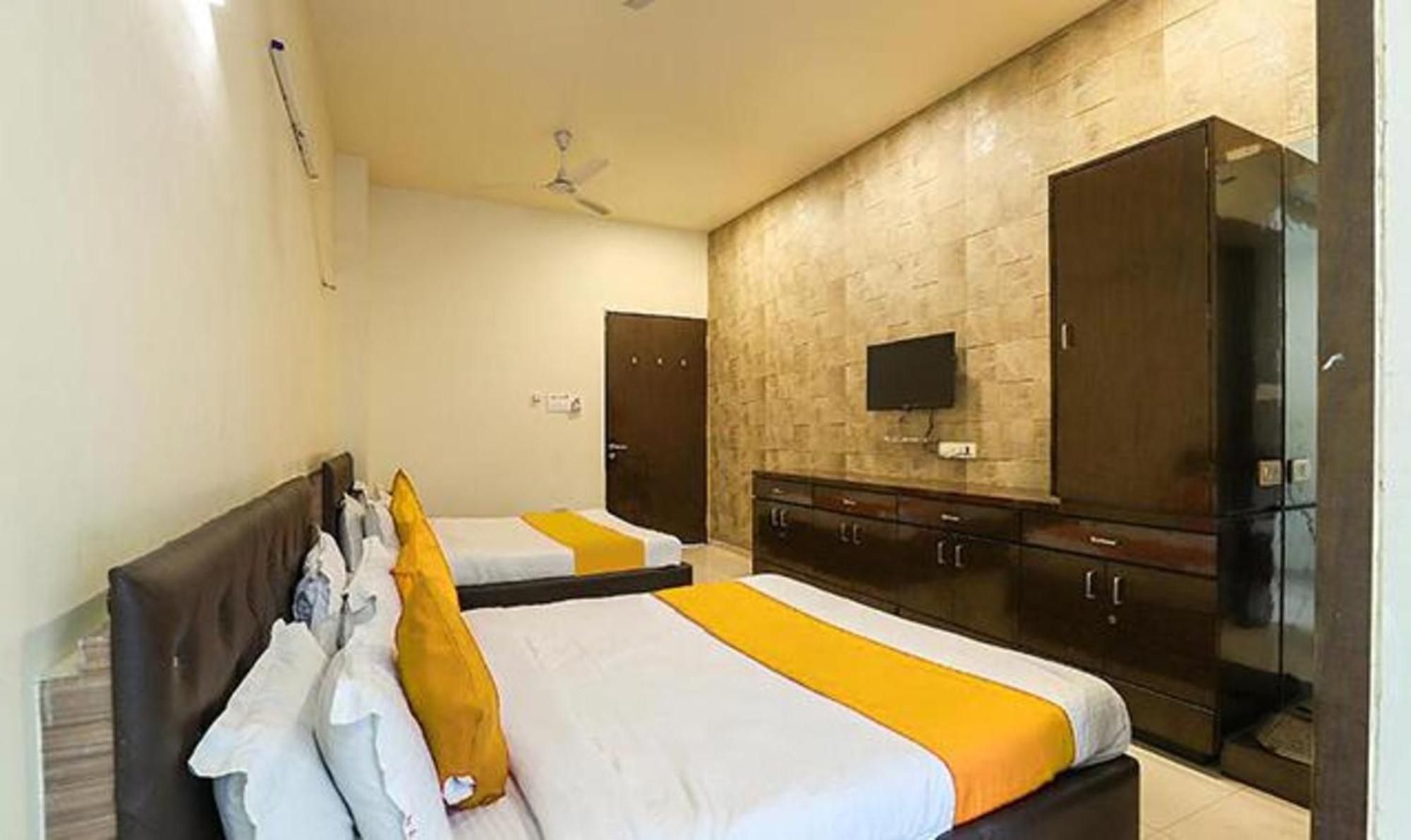 Hotel O Marigold Surat Luaran gambar