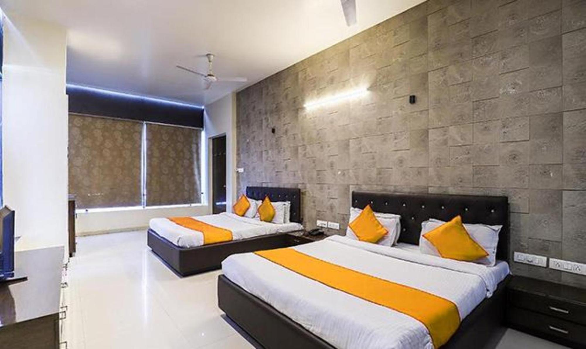 Hotel O Marigold Surat Luaran gambar