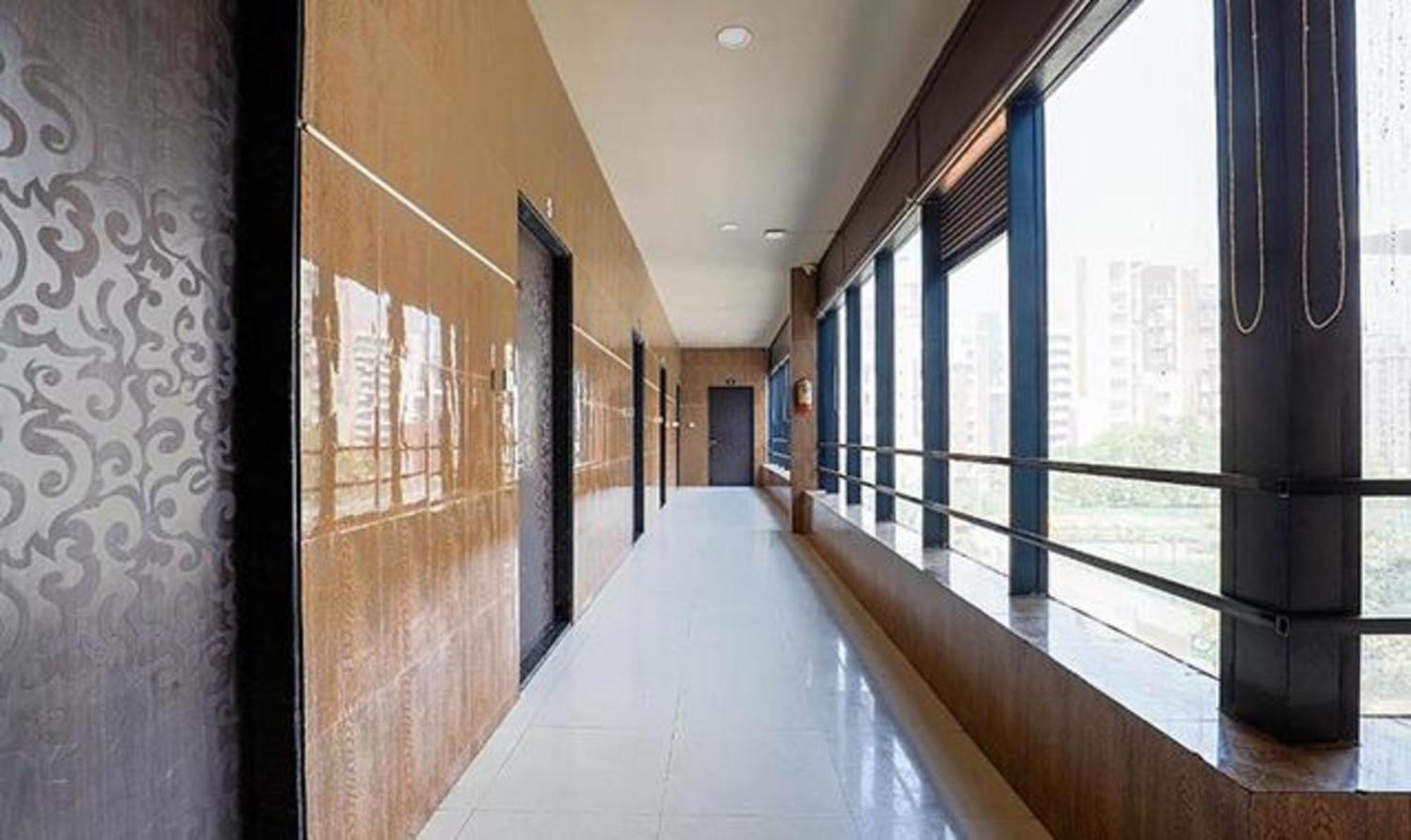 Hotel O Marigold Surat Luaran gambar