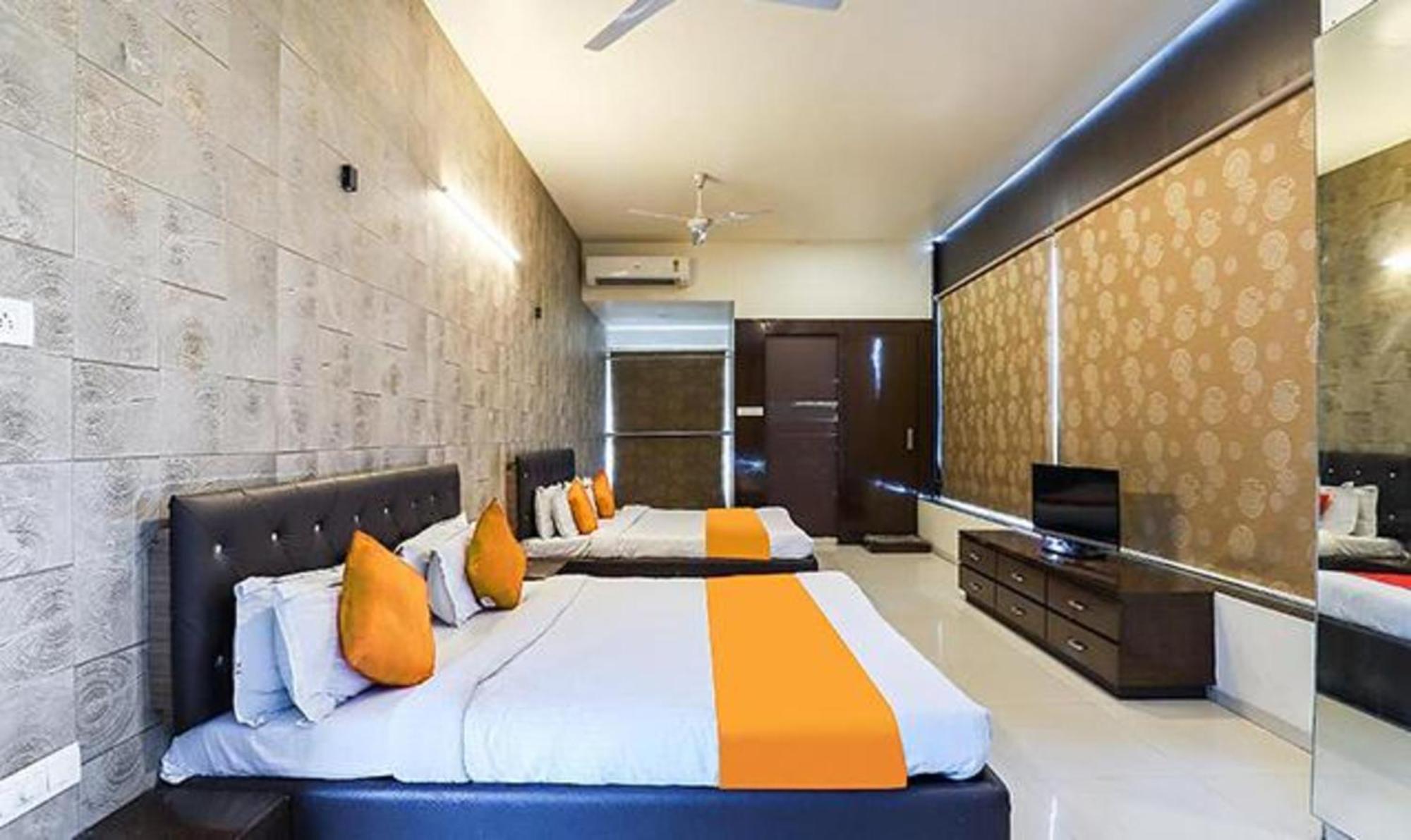 Hotel O Marigold Surat Luaran gambar