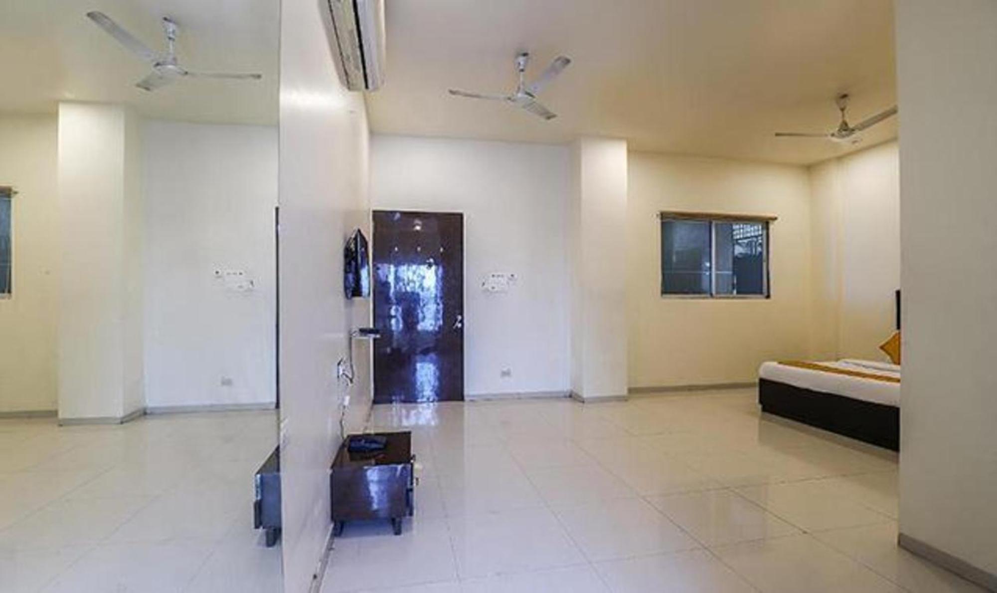 Hotel O Marigold Surat Luaran gambar