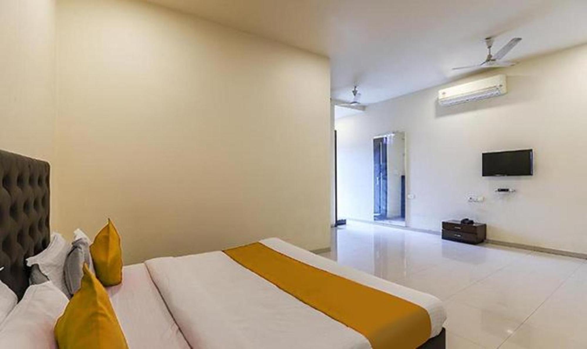 Hotel O Marigold Surat Luaran gambar