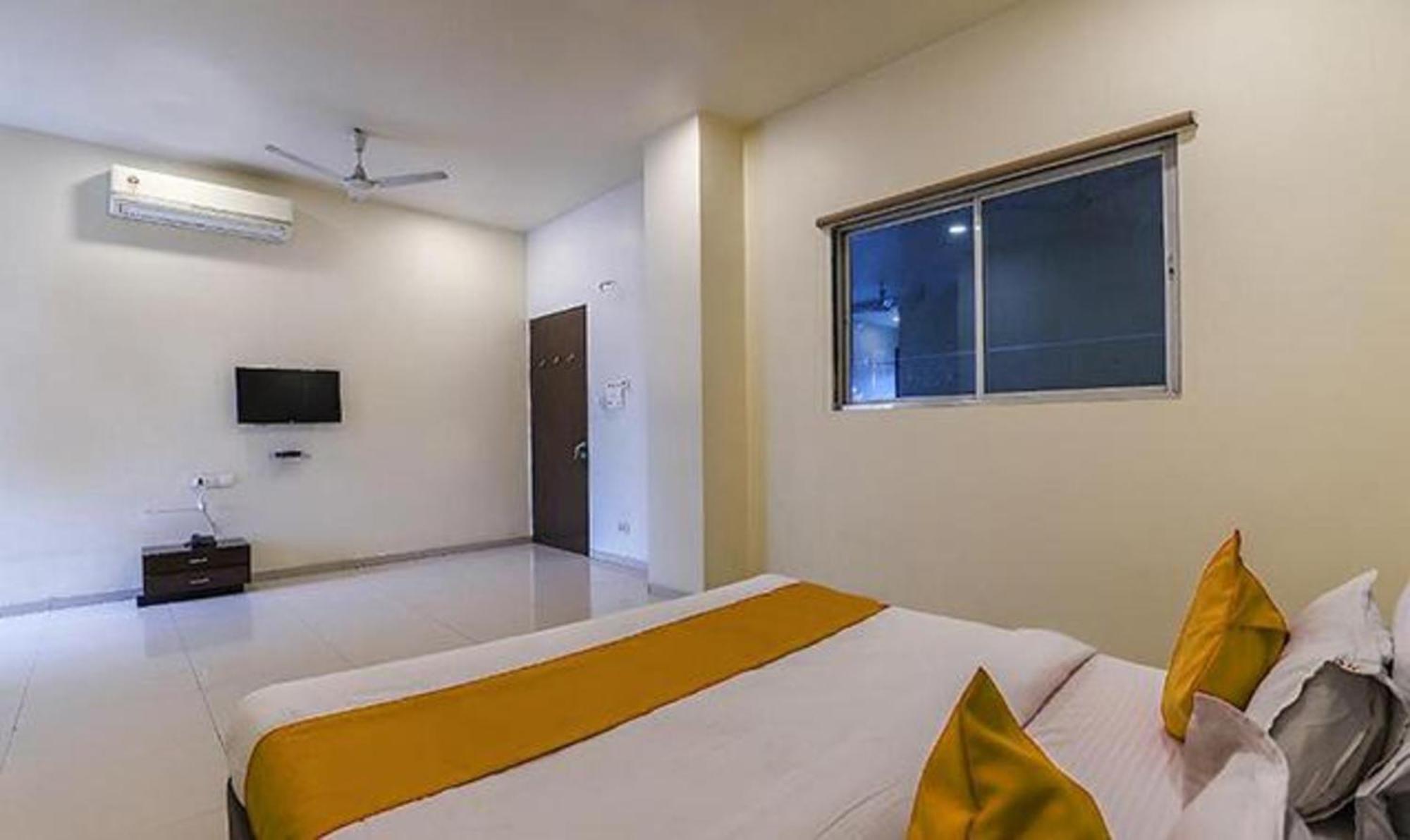 Hotel O Marigold Surat Luaran gambar